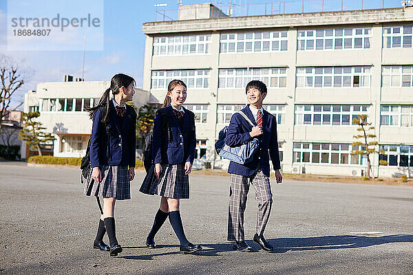 Japanische Kinder in der Schule