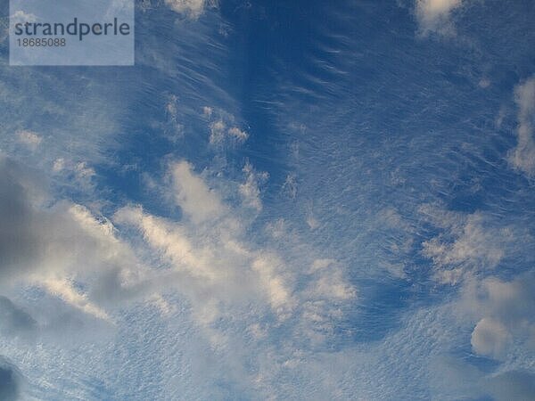 Wolkenformation am Himmel  Hintergrund  Nordrhein-Westfalen  DeutschlandOLYMPUS DIGITAL CAMERA