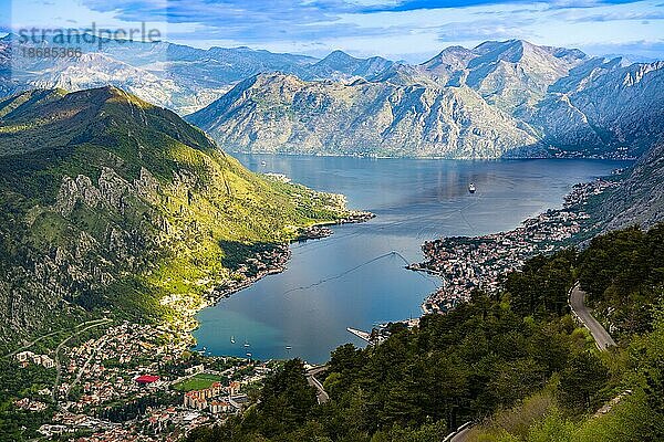 Blick auf die Bucht von Kotor vom Lovcen Nationalpark  Montenegro  Europa