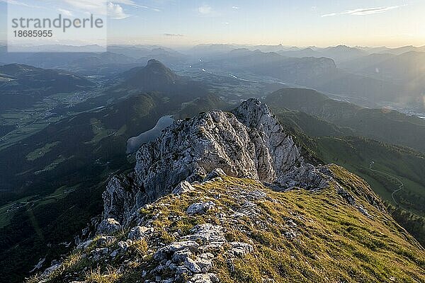 Gipfel des Scheffauer  Ausblick auf Hintersteiner See und Inntal  bei Sonnenuntergang  Kaisergebirge  Wilder Kaiser  Kitzbühler Alpen  Tirol  Österreich  Europa
