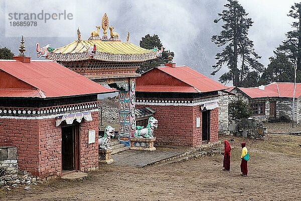 Buddhistisches Kloster in Nepal im Himalaya  Nepal  Asien