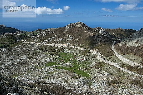 Blick auf den Lovcen Nationalpark in 1700 Meter Höhe  Montenegro  Europa