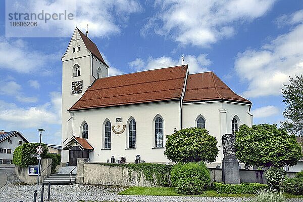 St. Michael  eine der ältesten Kirchen des Allgäus  unter Denkmalschutz stehend  Krugzell  Allgäu  Bayern  Deutschland  Europa