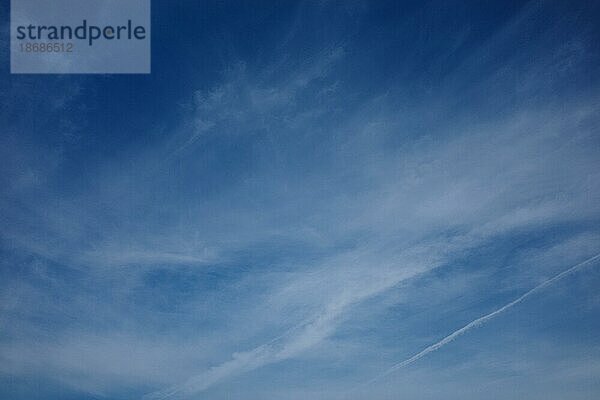 Wolkenformation am Himmel  Hintergrund  Nordrhein-Westfalen  Deutschland  Europa