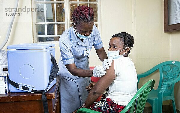 Coronaimpfung im Princess Christian Hospital in Sierra Leone  Freetown  15.06.2021.  Sierra Leone  Afrika