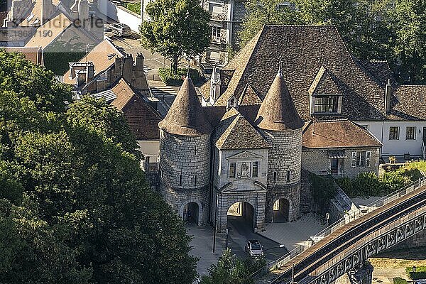 Stadttor Porte Rivotte von oben gesehen  Besancon  Bourgogne-Franche-Comté  Frankreich  Europa