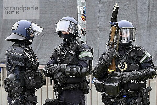 Polizei Polizisten Schutzausrüstung