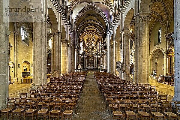 Innenraum der St.-Johannes-Kathedrale in Besancon  Bourgogne-Franche-Comté  Frankreich  Europa