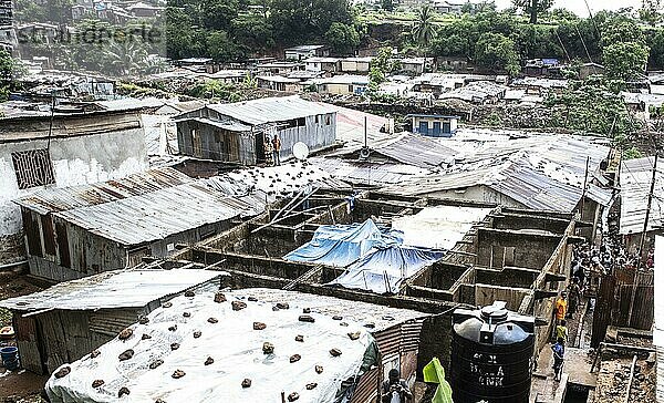 Bomeh Village  KissyRoad Müllkippe  Freetown  15.06.2021.  Sierra Leone  Afrika