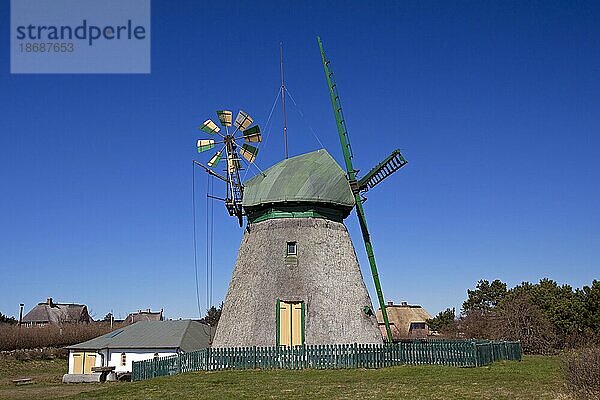 Traditionelle Windmühle in Nebel  Insel Amrum  Nordfriesland  Deutschland  Europa