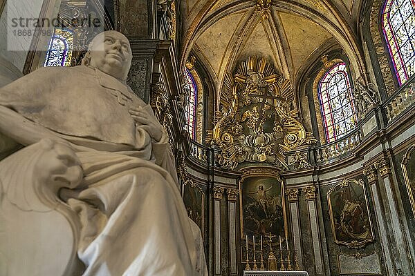 Statue im Innenraum der St.-Johannes-Kathedrale in Besancon  Bourgogne-Franche-Comté  Frankreich  Europa