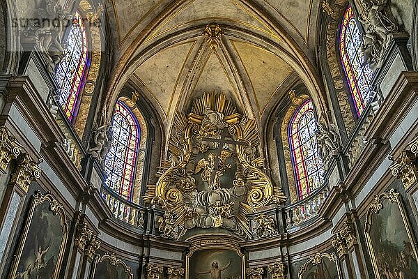Innenraum der St.-Johannes-Kathedrale in Besancon  Bourgogne-Franche-Comté  Frankreich  Europa