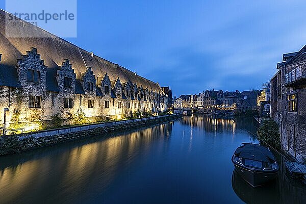 Groot Vleeshuis  an der Vleeshuisbrug  historische Gebäude an der Leie  Innenstadt  Gent  Belgien  Europa