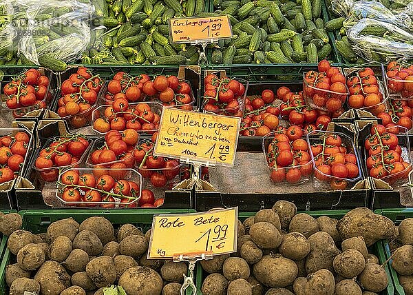 Marktstand mit Obst und Gemüse  Klaistow  Brandenburg  Deutschland  Europa