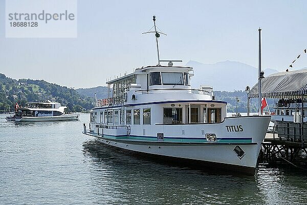 Vierwaldstättersee Motorschiff Titlis  Luzern  Schweiz  Europa