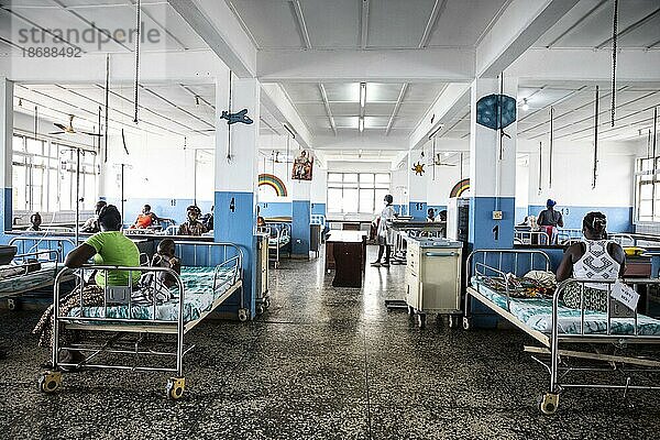 Mehrbettraum im Princess Christian Hospital in Sierra Leone  Freetown  15.06.202.  Sierra Leone  Afrika