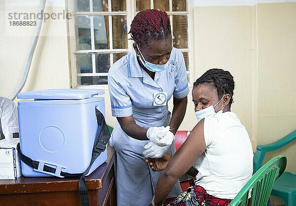 Coronaimpfung im Princess Christian Hospital in Sierra Leone  Freetown  15.06.2021.  Sierra Leone  Afrika