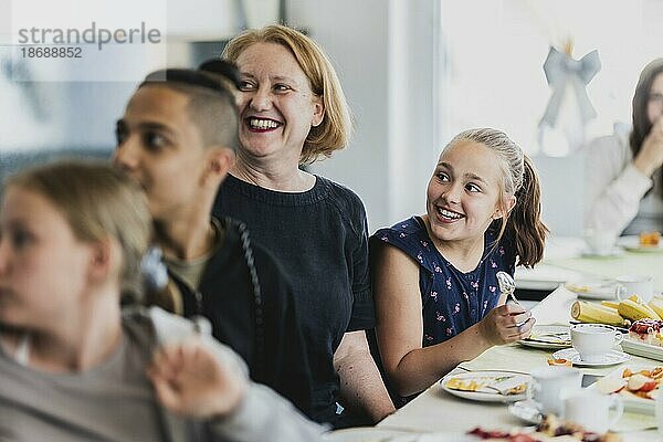 Lisa Paus (Bündnis 90 Die Grünen)  Bundesministerin für Familie  Senioren  Frauen und Jugend  aufgenommen im Rahmen eines Besuches der Kinder-Oase der Tafel zum Thema Kindergrundsicherung in Nauen  30.05.2023.  Nauen  Deutschland  Europa