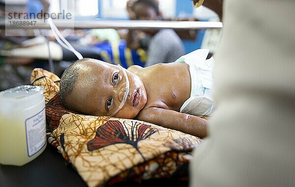 Baby im Princess Christian Hospital in Sierra Leone  Freetown  15.06.2021.  Sierra Leone  Afrika