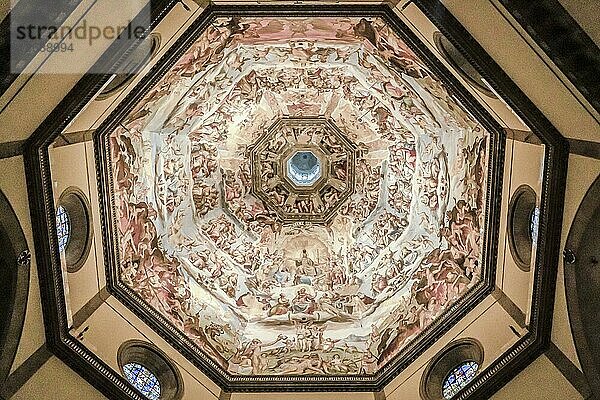Das Jüngste Gericht  gemalt von Giorgio Vasari und Federico Zuccari auf dem Innengewölbe der Kuppel in Florenz  Italien  Europa