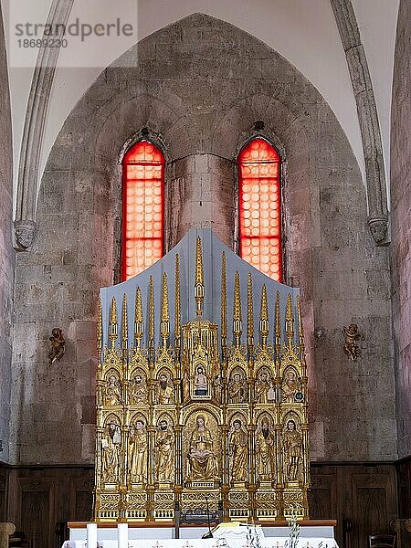 Franziskanerkirche  Polyptichon  Flügelaltar aus Holz hinter dem Altar  Pula  Istrien  Kroatien  Europa