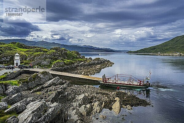 MS Glenachulish  Drehscheibenfähre  die im Sommer zwischen Glenelg und Kylerhea auf der Isle of Skye  schottische Highlands  Schottland  UK  verkehrt