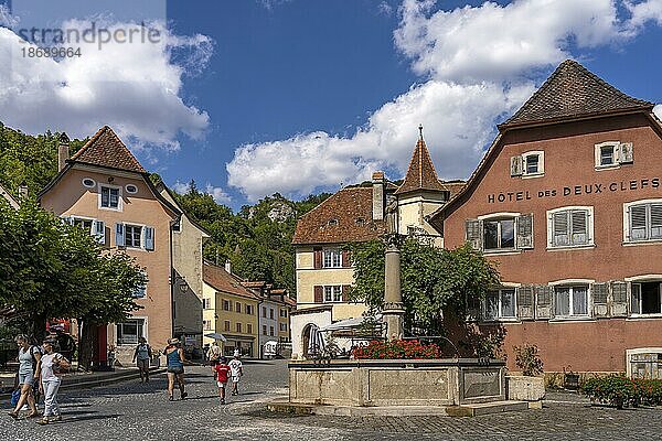 Die historische Altstadt von Saint-Ursanne  Schweiz  Europa
