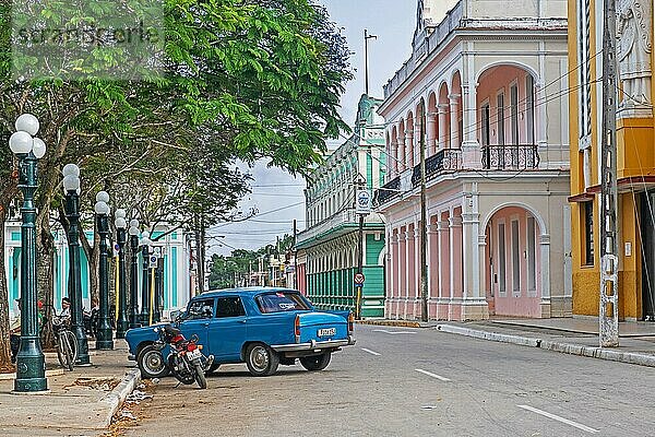 Französischer 1960er Jahre Klassiker Peugeot 404 in der Stadt Ciego de Ávila auf der Insel Kuba  Karibik