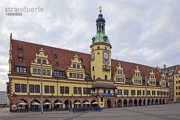 Leipziger Markt mit dem Altem Rathaus  heute Stadtgeschichtliches Museum Leipzig  Sachsen  Deutschland  Europa