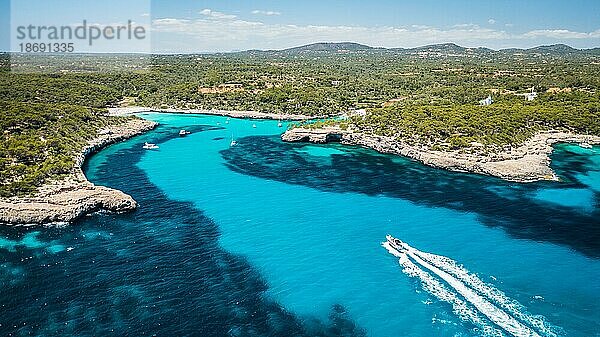 Kristallwasser Bucht auf Mallorca  Spanien  Europa