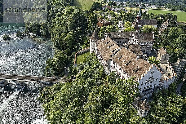 Schloss Laufen und Rheinfall-Brücke bei Neuhausen am Rheinfall  Schweiz  Europa