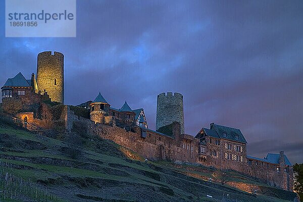 Ehemalige Burg Thurant in der Abendbeleuchtung  Alken an der Mosel  Rheinland-Pfalz  Deutschland  Europa