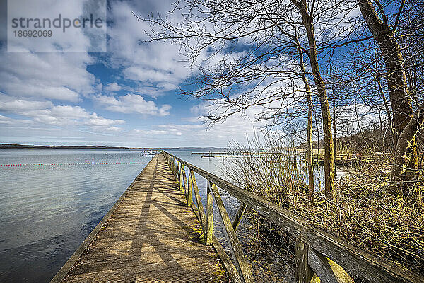 März-Nachmittag an der Badestelle am Westufer des Selenter Sees