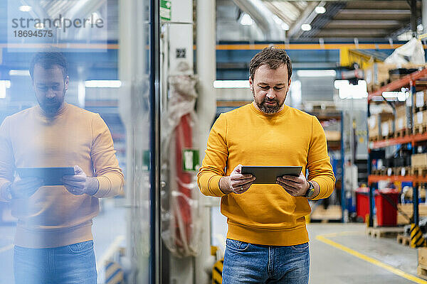 Reifer Manager  der Tablet-PC in der Industrie verwendet