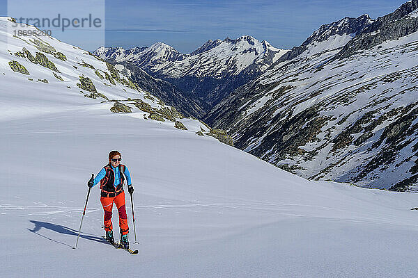 Austria  Tyrol  Female skier at Hundskehljoch pass
