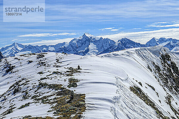 Österreich  Tirol  schneebedeckter Gipfel im Hundskehljoch