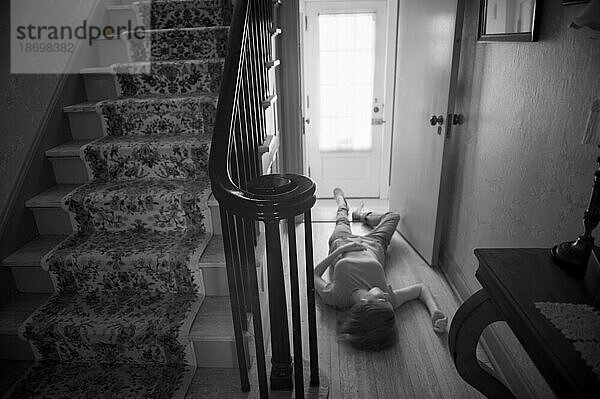 Auf einem Infrarotbild scheint eine Frau tot in der Tür ihres Hauses zu liegen; Lincoln  Nebraska  Vereinigte Staaten von Amerika