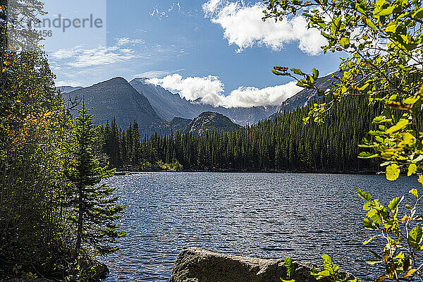 Wunderschöner Grand Lake in den Rocky Mountains des Rocky-Mountain-Nationalparks in Colorado  USA; Colorado  Vereinigte Staaten von Amerika