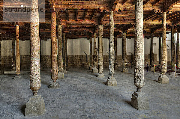 Innenraum der Juma-Moschee in Ichon Qala  ein UNESCO-Weltkulturerbe; Chiwa  Usbekistan