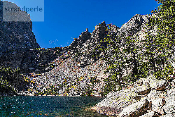 Wunderschöner Grand Lake in den Rocky Mountains des Rocky-Mountain-Nationalparks in Colorado  USA; Colorado  Vereinigte Staaten von Amerika
