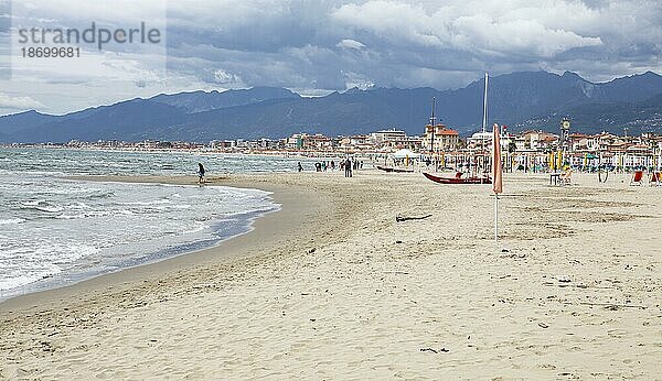 Strand von Viareggio am Ligurischen Meer  Provinz Lucca  Toskana  Italien  Europa