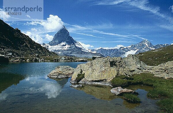 Bergsee beim Matterhorn Wallis Schweiz Alpen