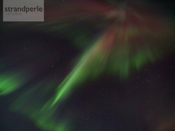 Nordlicht  Aurora borealis  mit dem seltenen Rot