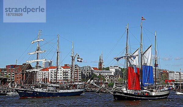 Impressionen der Auslaufparade vom 826. Hamburger Hafengeburtstag 2015  Impressions of the 826th Birthday of the Port of Hamburg 2015  Germany