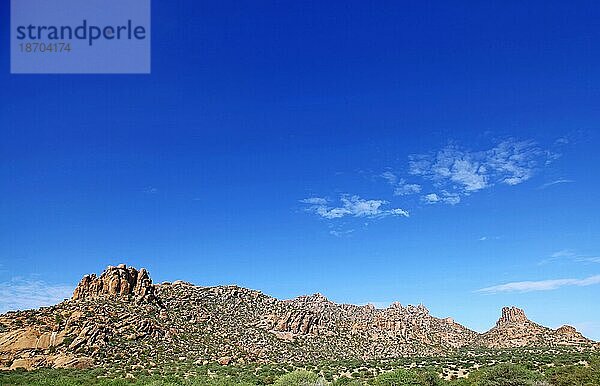 Landschaft im Areal des Erongo-Gebirges  Namibia  landscape at Erongo mountains  Namibia  Afrika