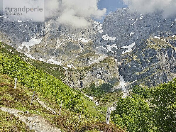 Wolkenverhangener Hochkönig  Riedingtal  Mühlbach am Hochkönig  Pongau  Salzburg  Österreich  Europa