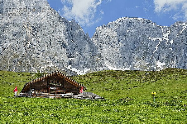 Molterau Hütte mit Hochkönig  Riedingtal  Mühlbach am Hochkönig  Pongau  Salzburg  Österreich  Europa