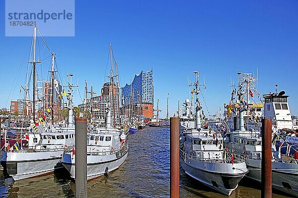 Impressionen der Einlaufparade vom 827. Hamburger Hafengeburtstag 2016  Impressions of the 827th Birthday of the Port of Hamburg 2016  Germany