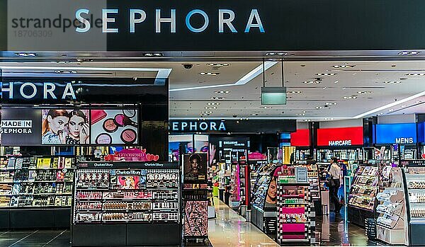 SINGAPUR 3. MÄRZ 2020: Sephora Shop  eine französische multinationale Kette von Körperpflege und Kosmetikgeschäften