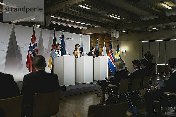 (L-R) Anniken Huitfeldt  Außenministerin von Norwegen  Annalena Bärbock (Bündnis 90 Die Grünen)  Bundesaussenministerin  und Johanna Sumuvuori  Staatssekretärin im Außenministerium von Finnland  aufgenommen bei einer Pressekonferenz nach dem Treffen der Aussenministerinnen und Außenminister des Ostseerates in Wismar  02.06.2023.  Wismar  Germany